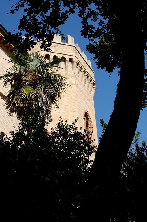 Castello Montegiove Otel Fano Dış mekan fotoğraf