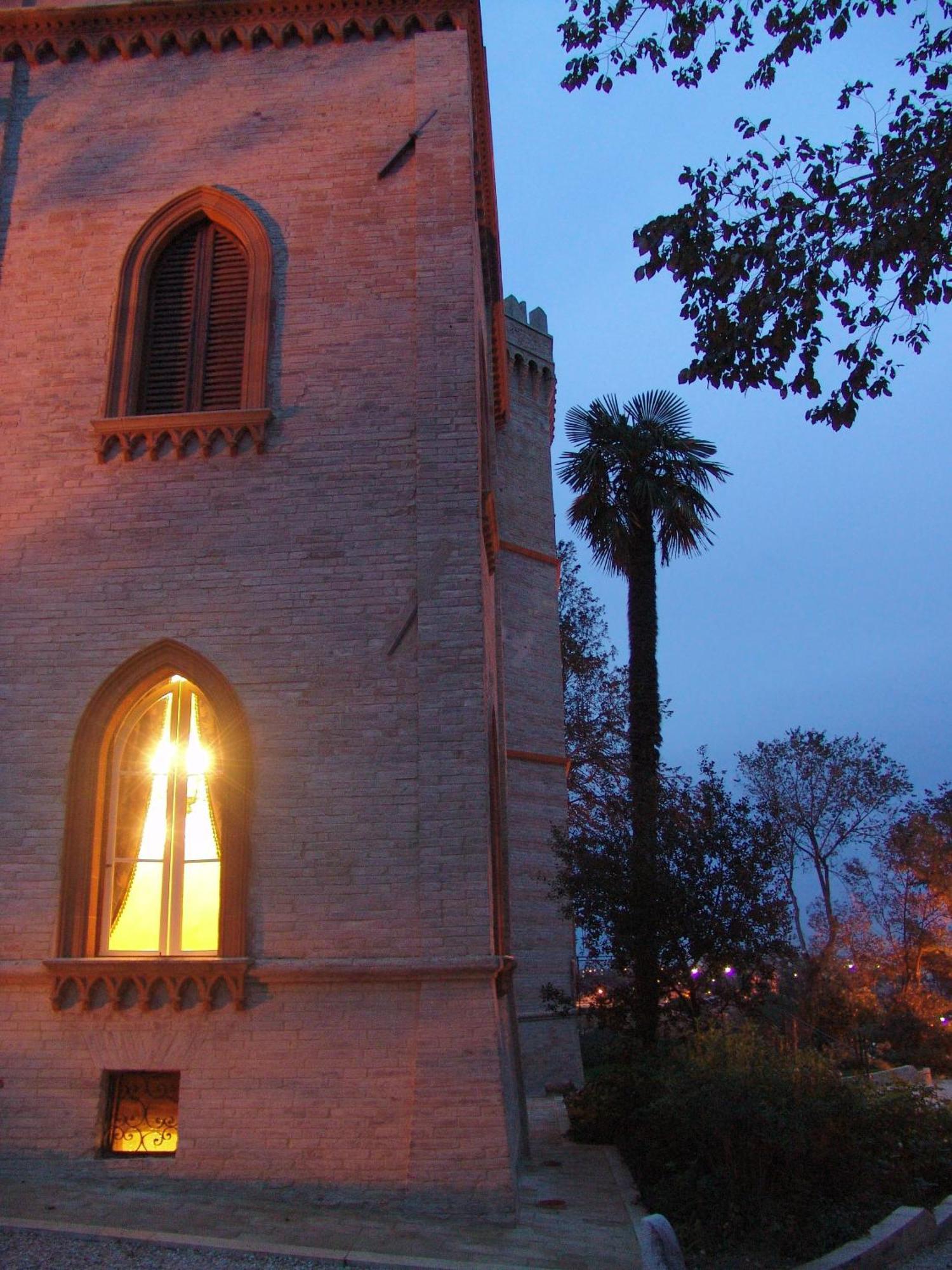 Castello Montegiove Otel Fano Dış mekan fotoğraf