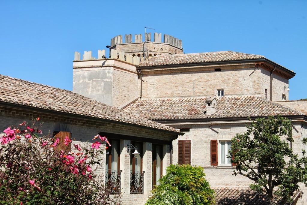 Castello Montegiove Otel Fano Dış mekan fotoğraf